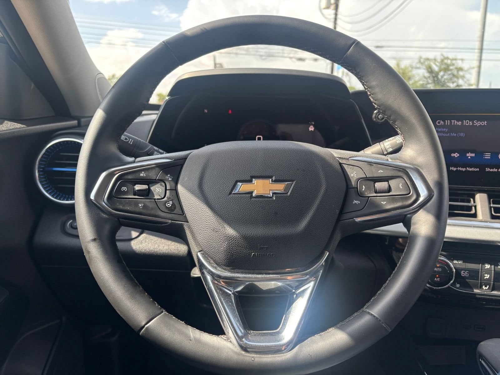 Thumbnail: 2025 Chevrolet Trax - 27