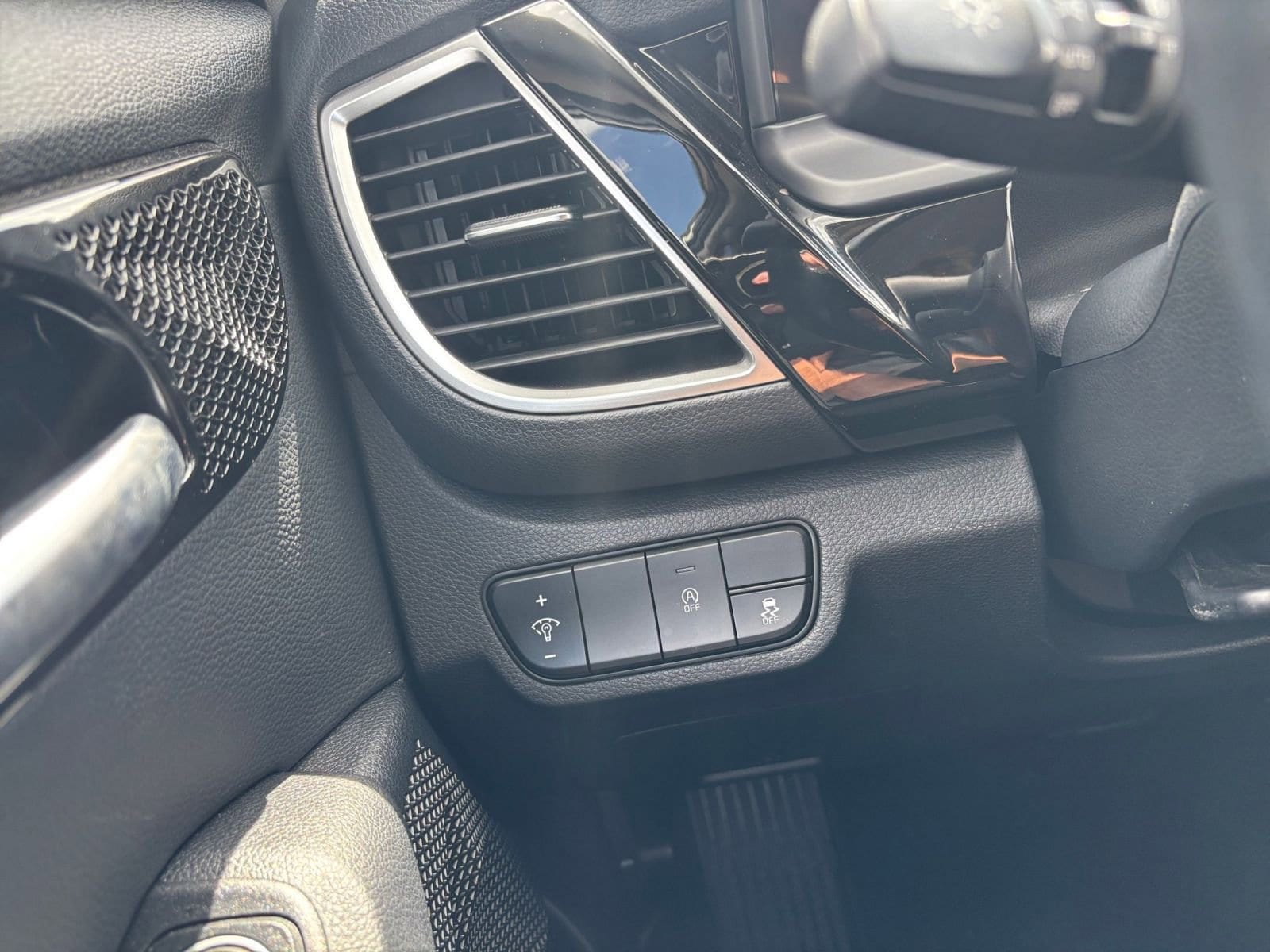 Thumbnail: 2025 Kia Seltos - 35