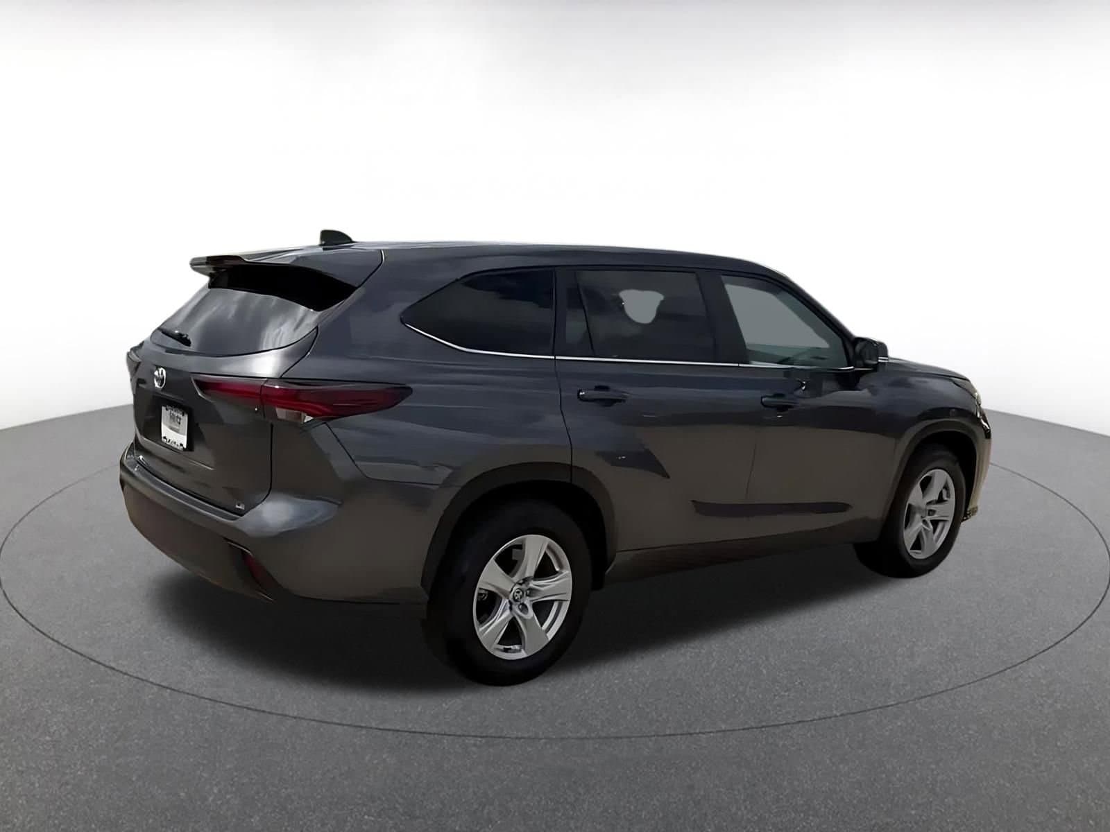 Thumbnail: 2025 Toyota Highlander - 15