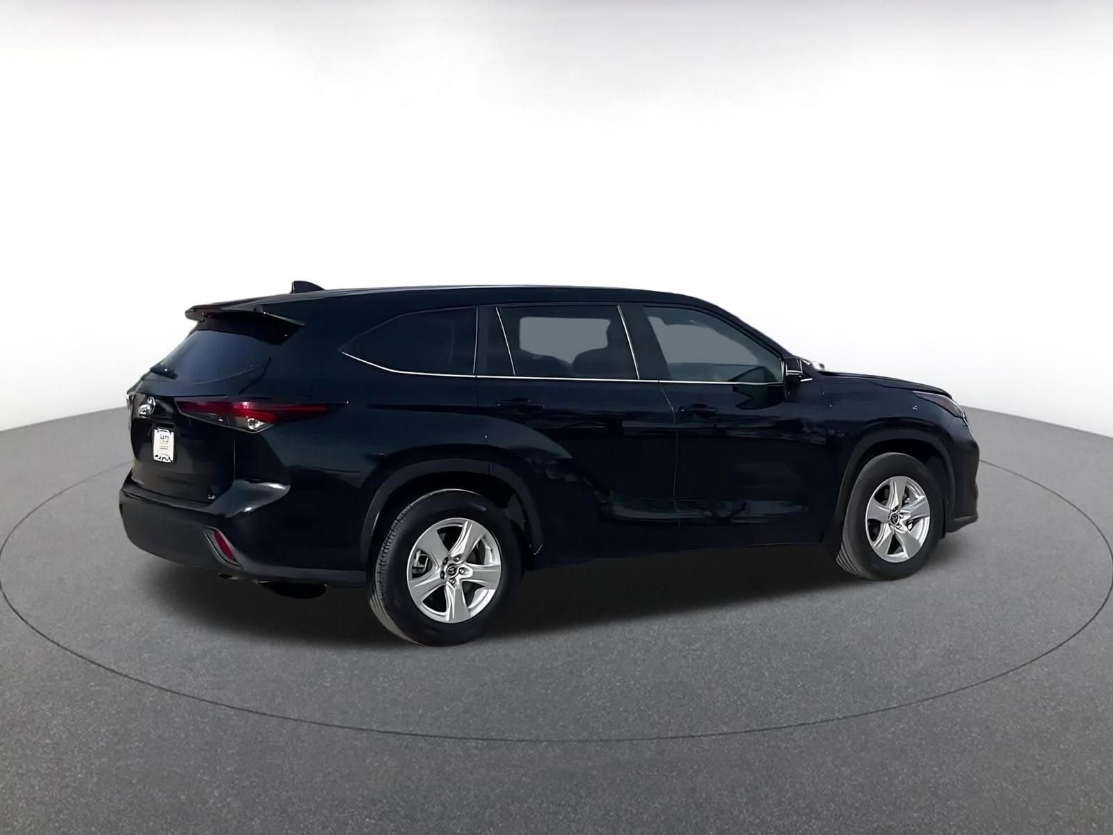 Thumbnail: 2025 Toyota Highlander - 15