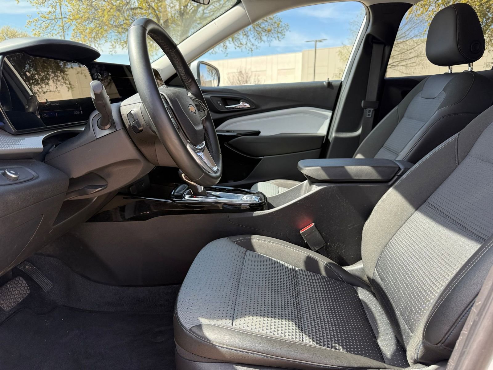 Thumbnail: 2025 Chevrolet Trax - 27