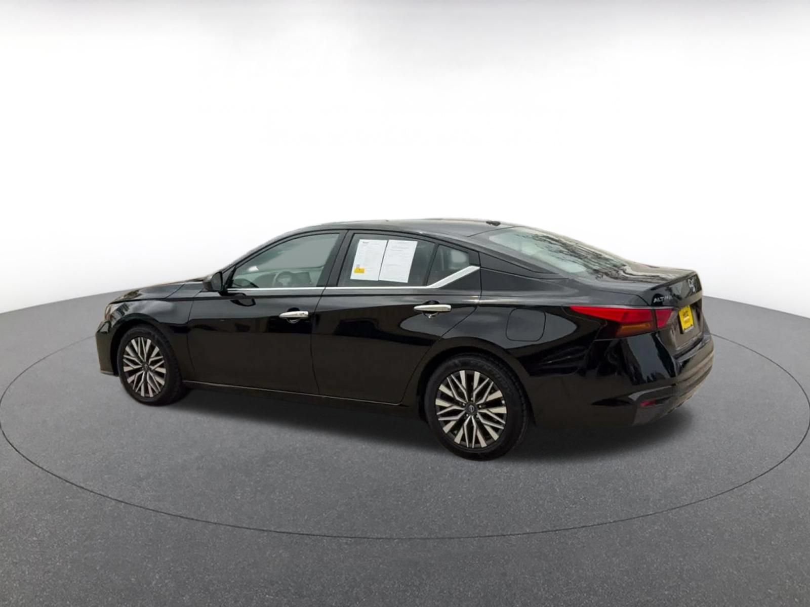 Thumbnail: 2025 Nissan Altima - 9