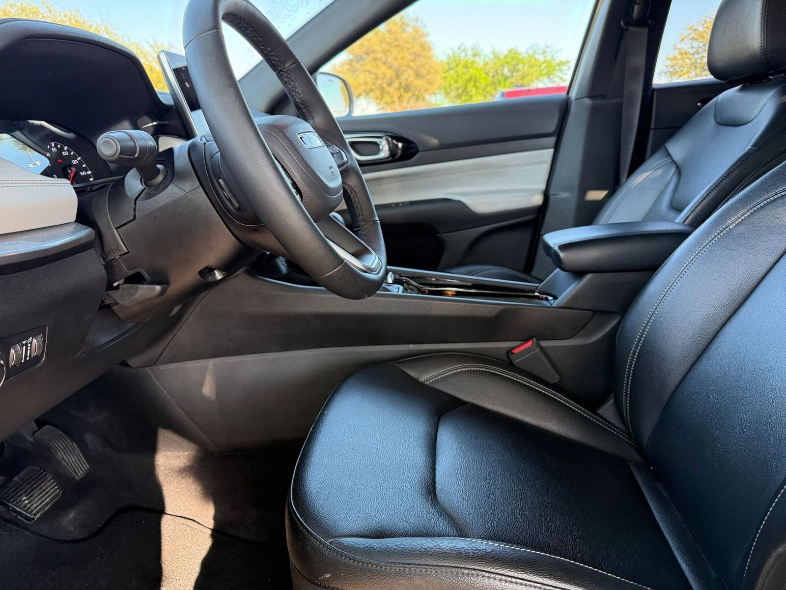 Thumbnail: 2025 Jeep Compass - 27