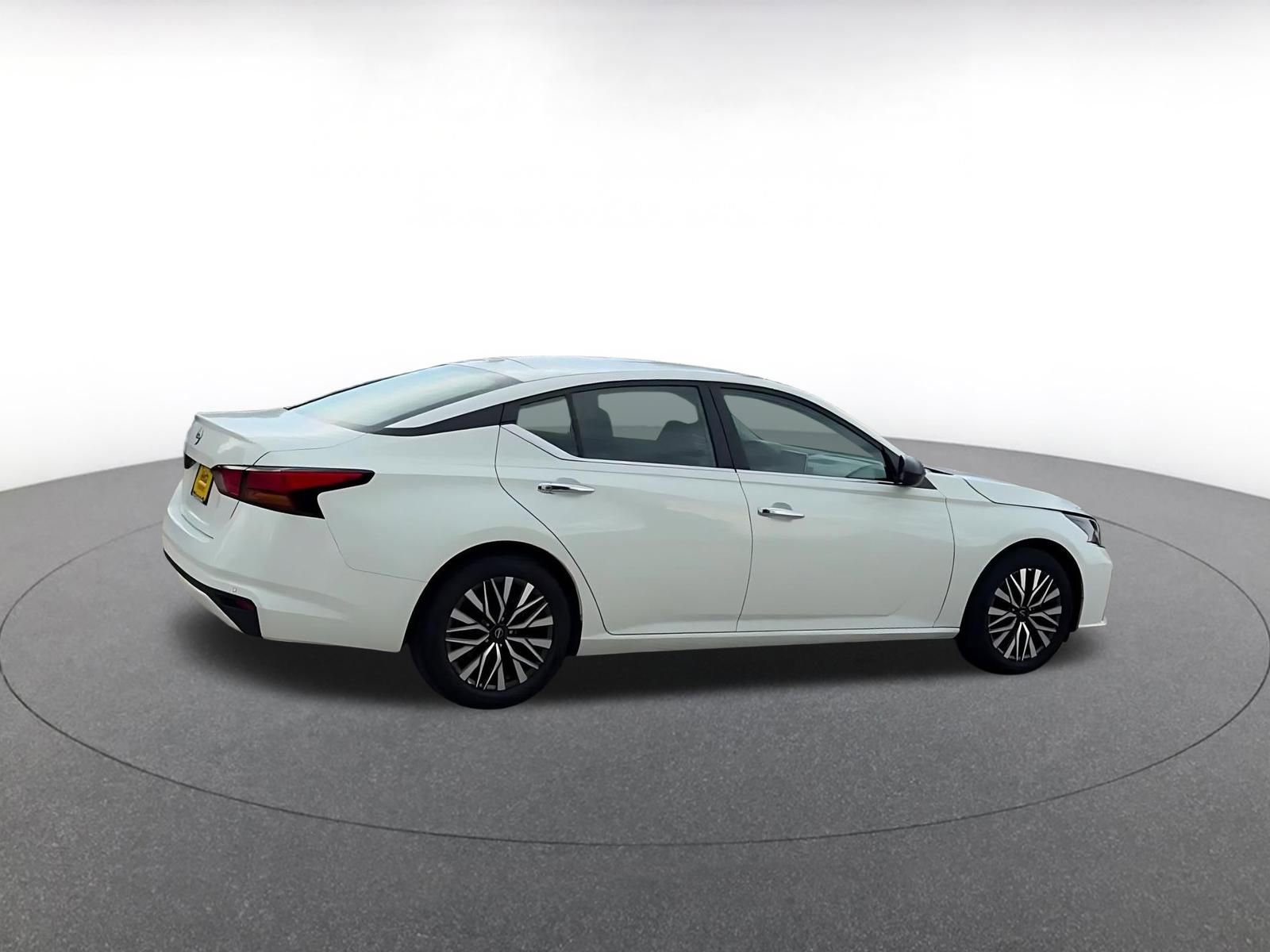 Thumbnail: 2025 Nissan Altima - 15