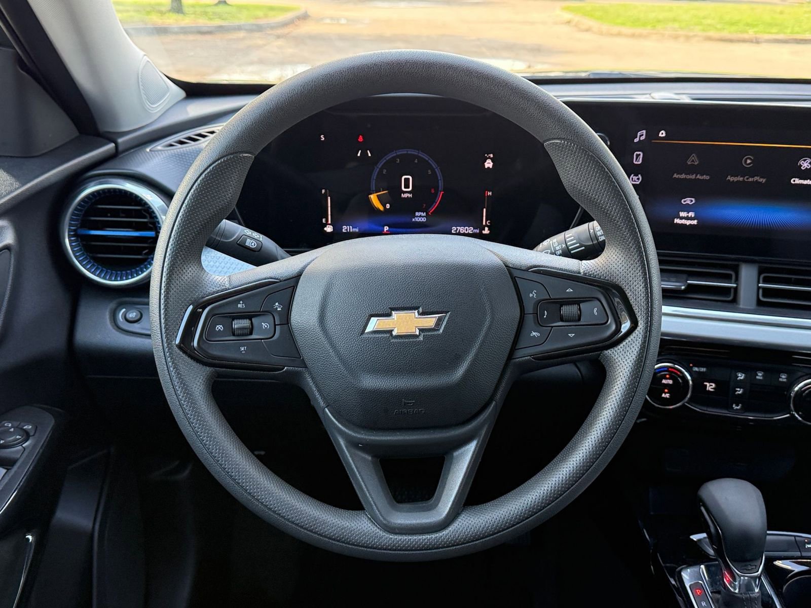 Thumbnail: 2025 Chevrolet Trax - 28