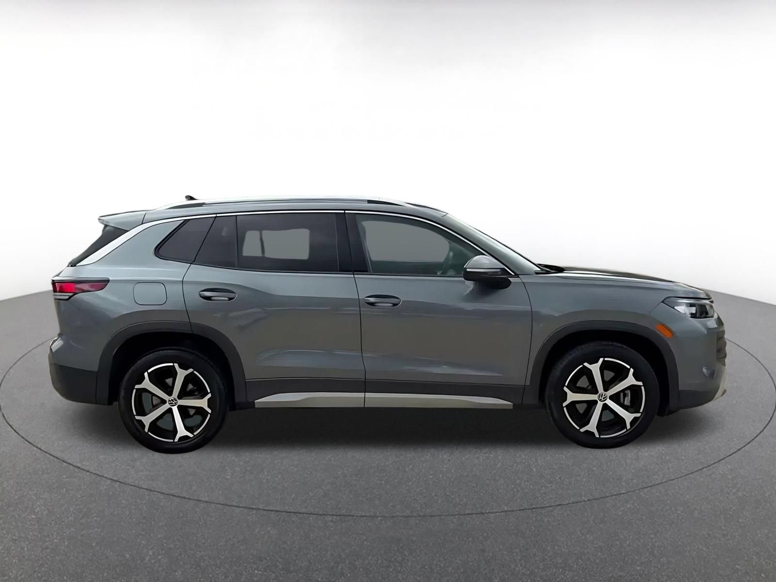 Thumbnail: 2026 Volkswagen Tiguan - 13