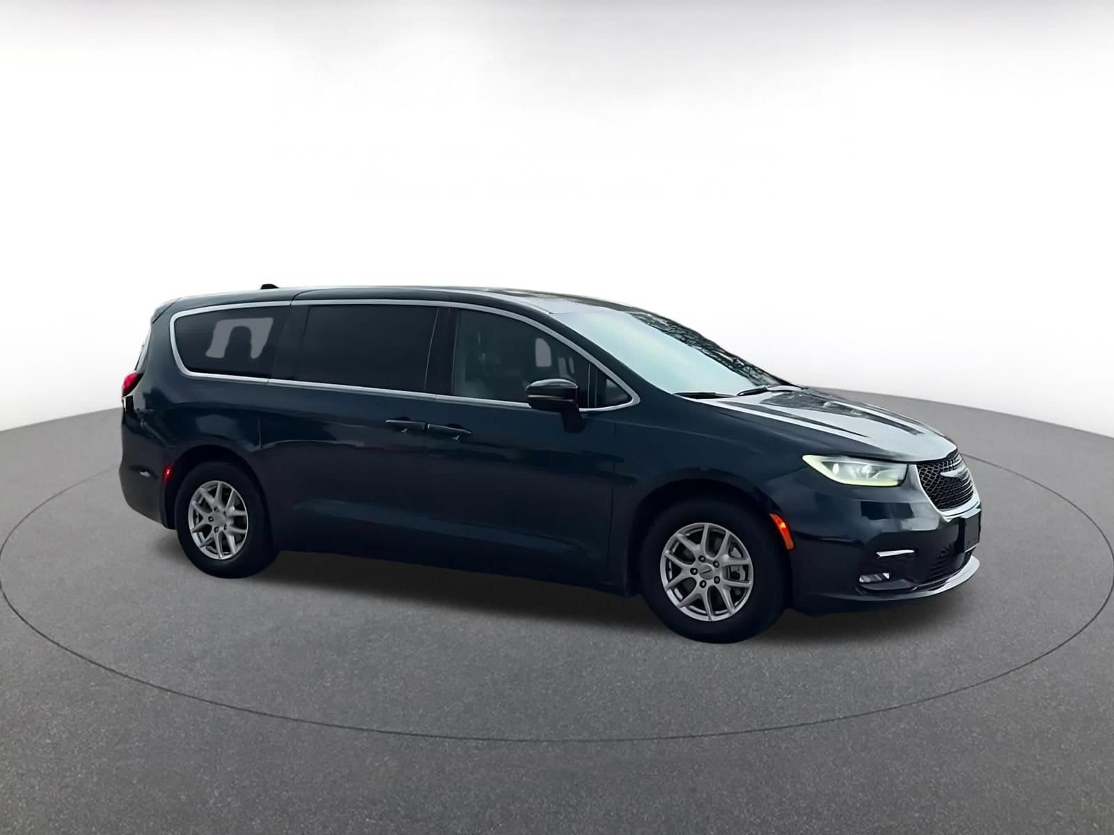 Thumbnail: 2025 Chrysler Pacifica - 2