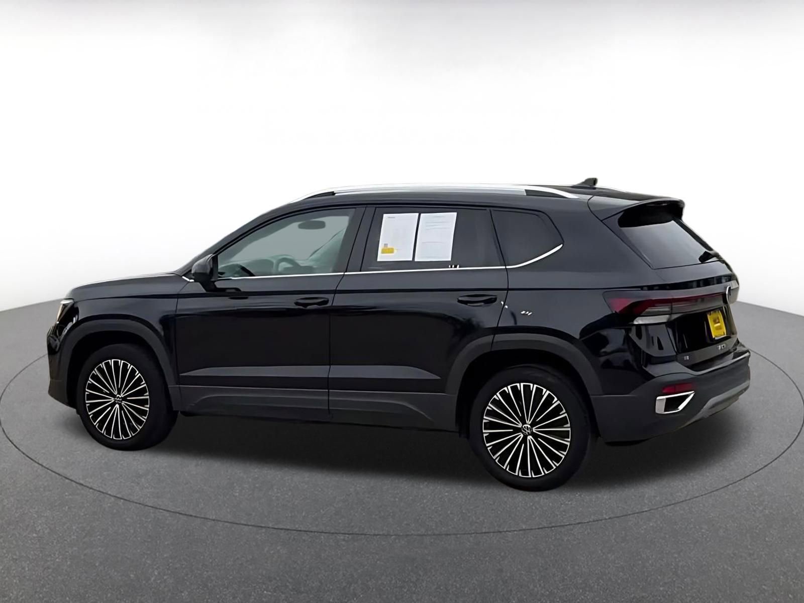 Thumbnail: 2025 Volkswagen Taos - 10