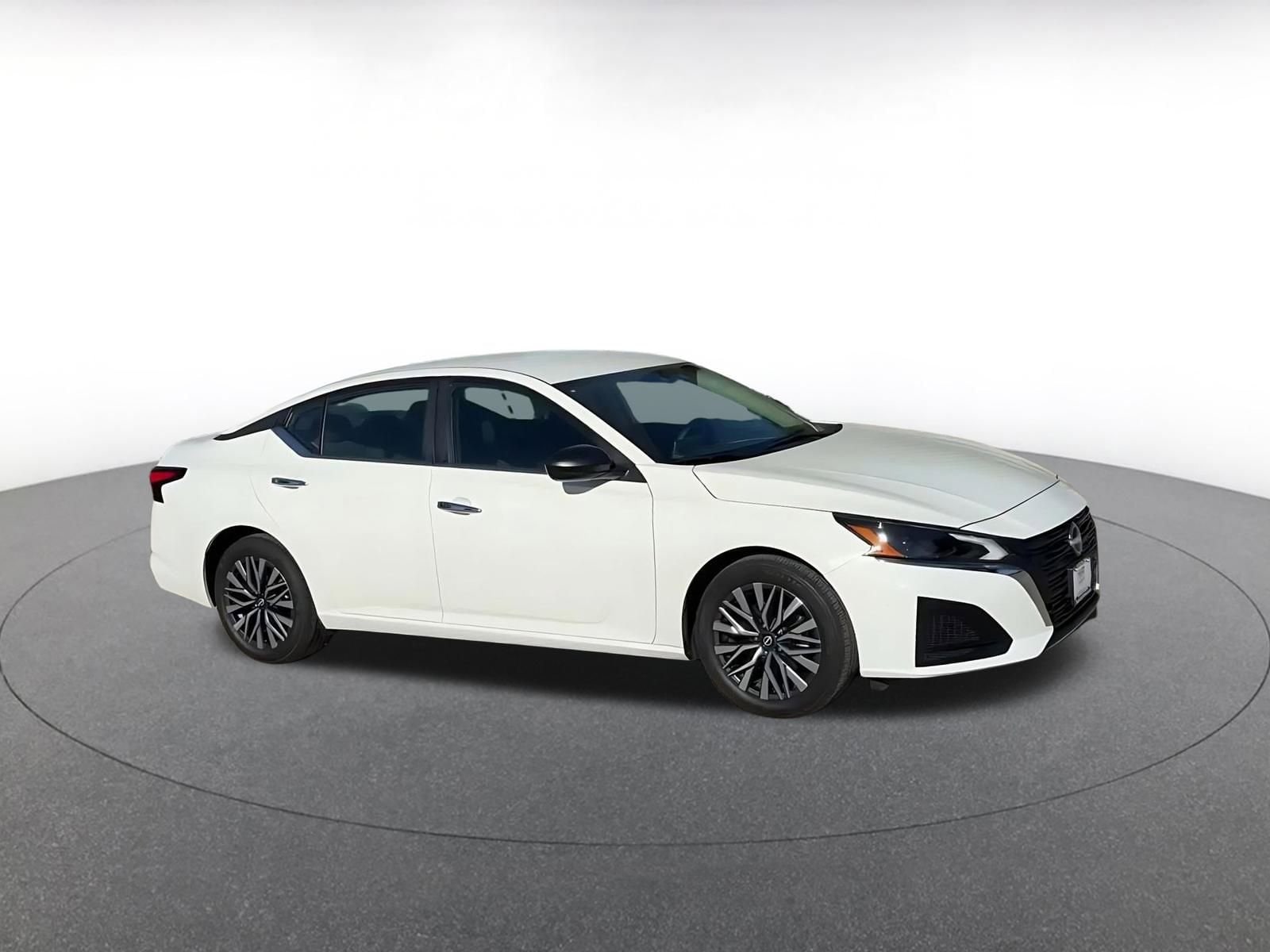 Thumbnail: 2025 Nissan Altima - 2