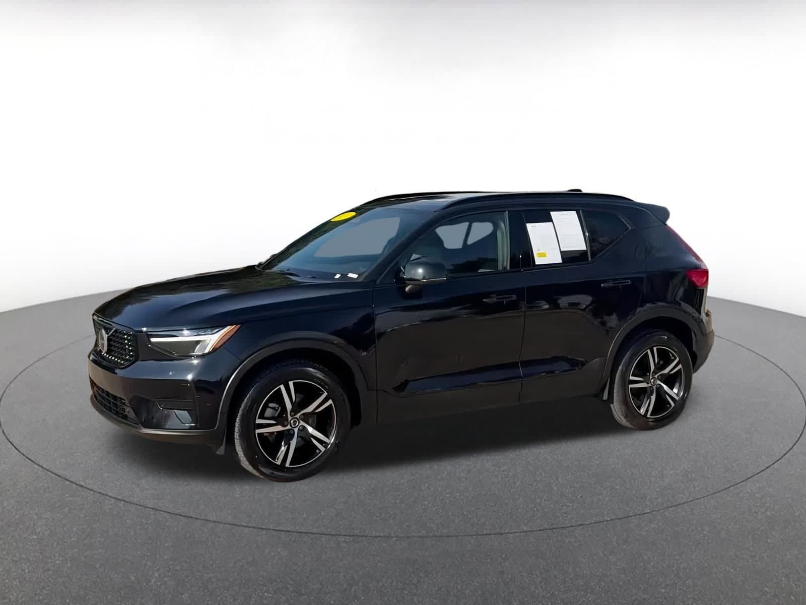 Thumbnail: 2024 Volvo XC40 - 8