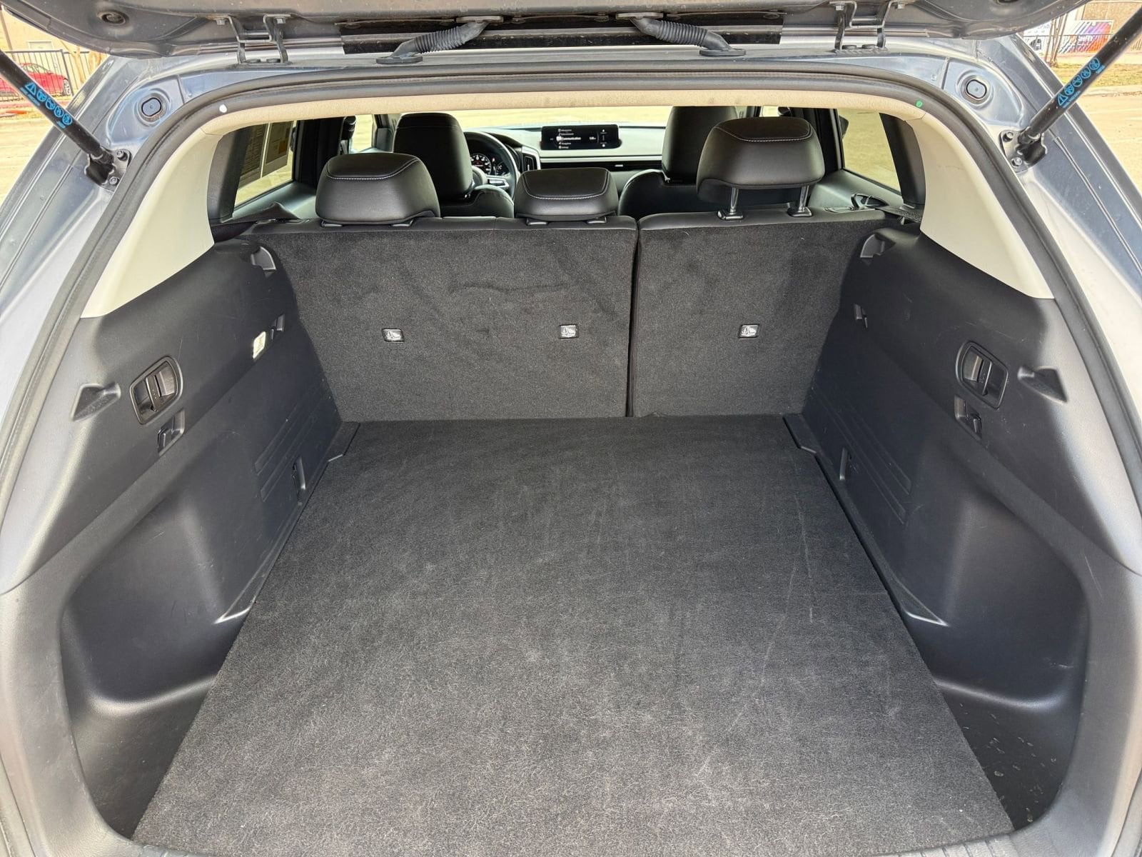 Thumbnail: 2025 Mazda CX-50 - 31