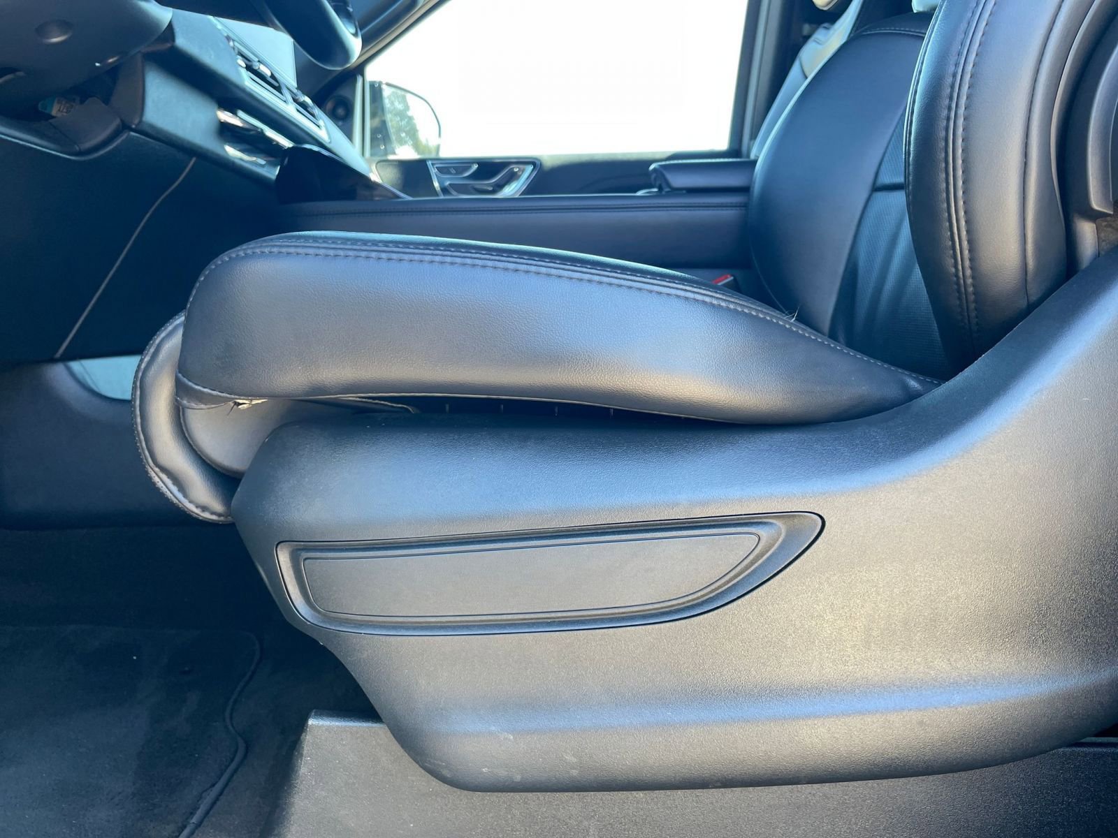 Thumbnail: 2024 Lincoln Navigator - 23