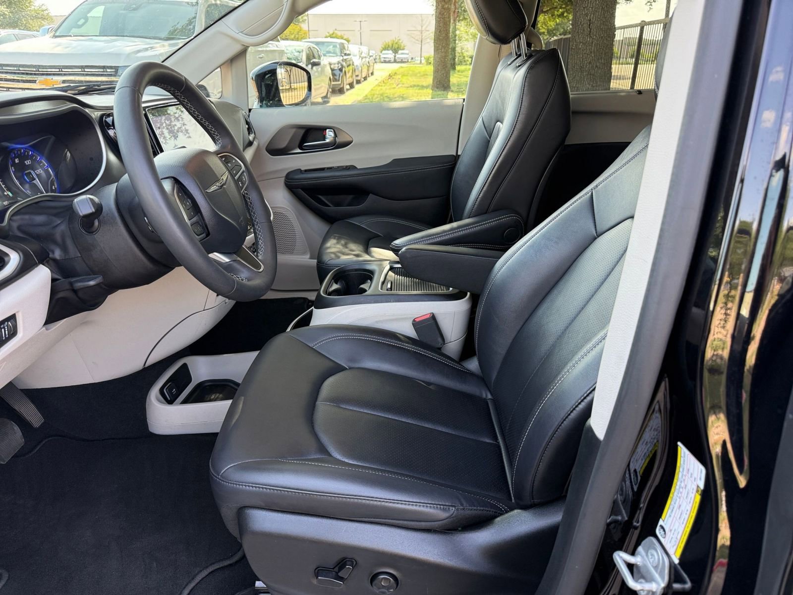 Thumbnail: 2024 Chrysler Pacifica - 27