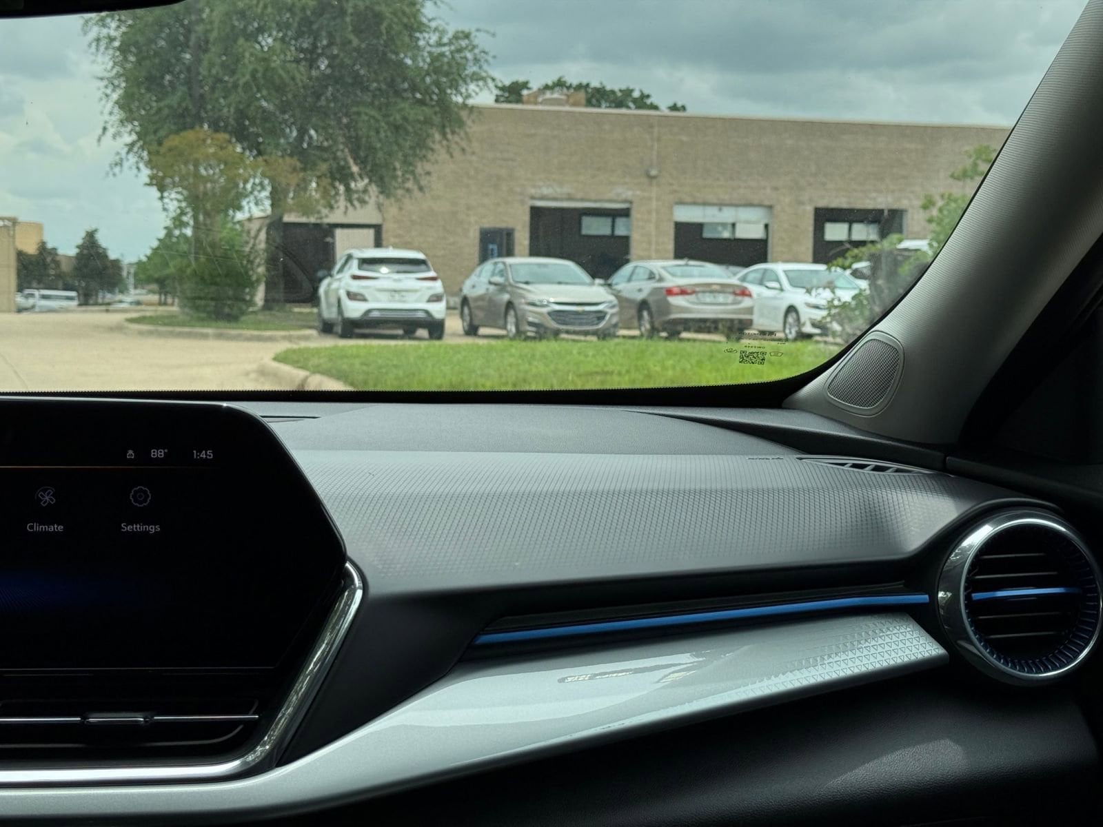 Thumbnail: 2025 Chevrolet Trax - 35