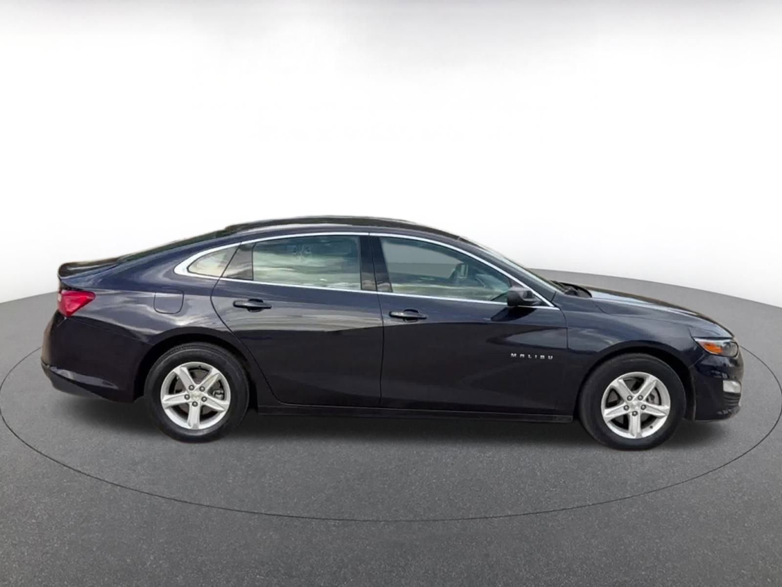 Thumbnail: 2023 Chevrolet Malibu - 16