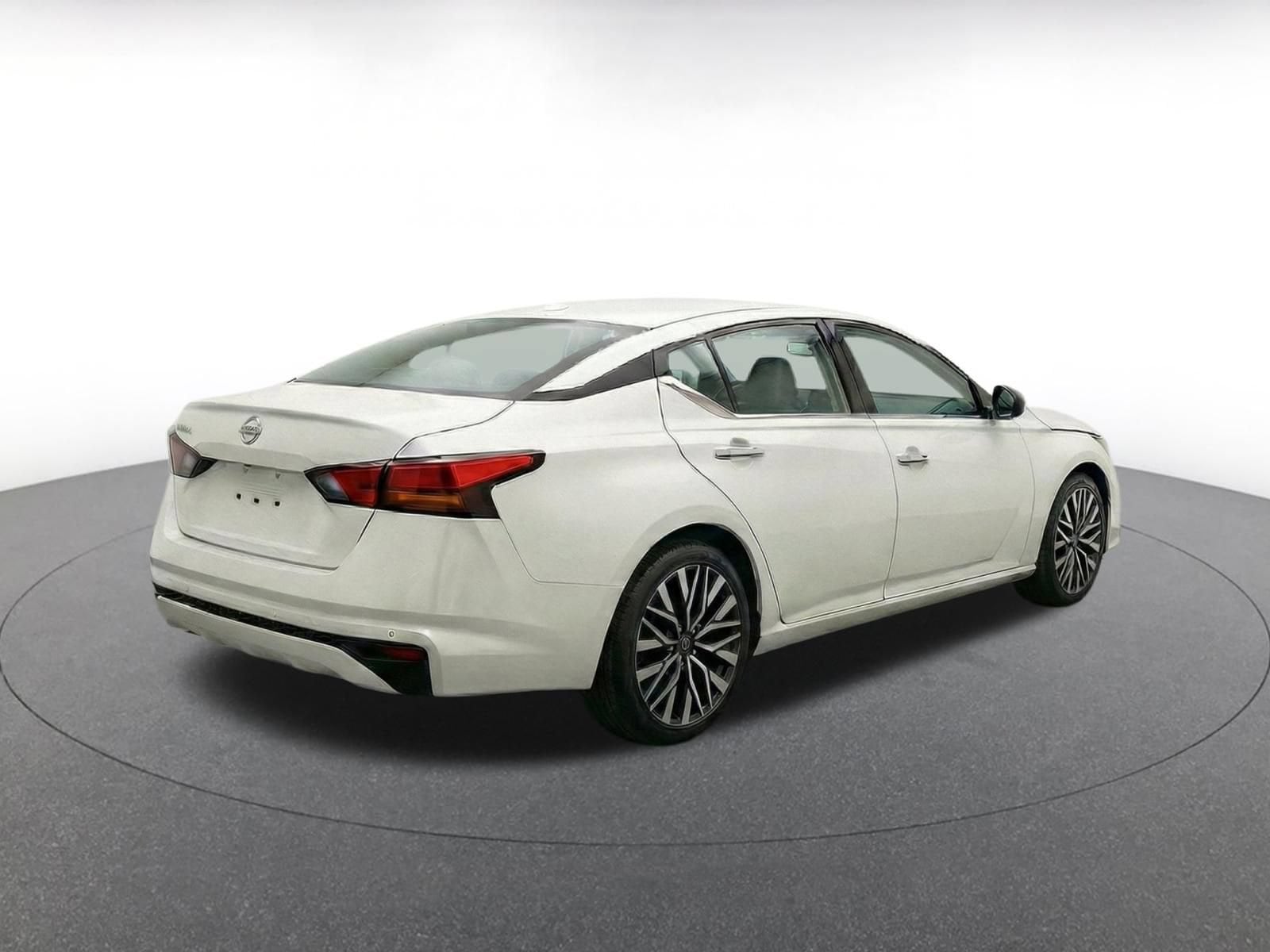 Thumbnail: 2025 Nissan Altima - 9