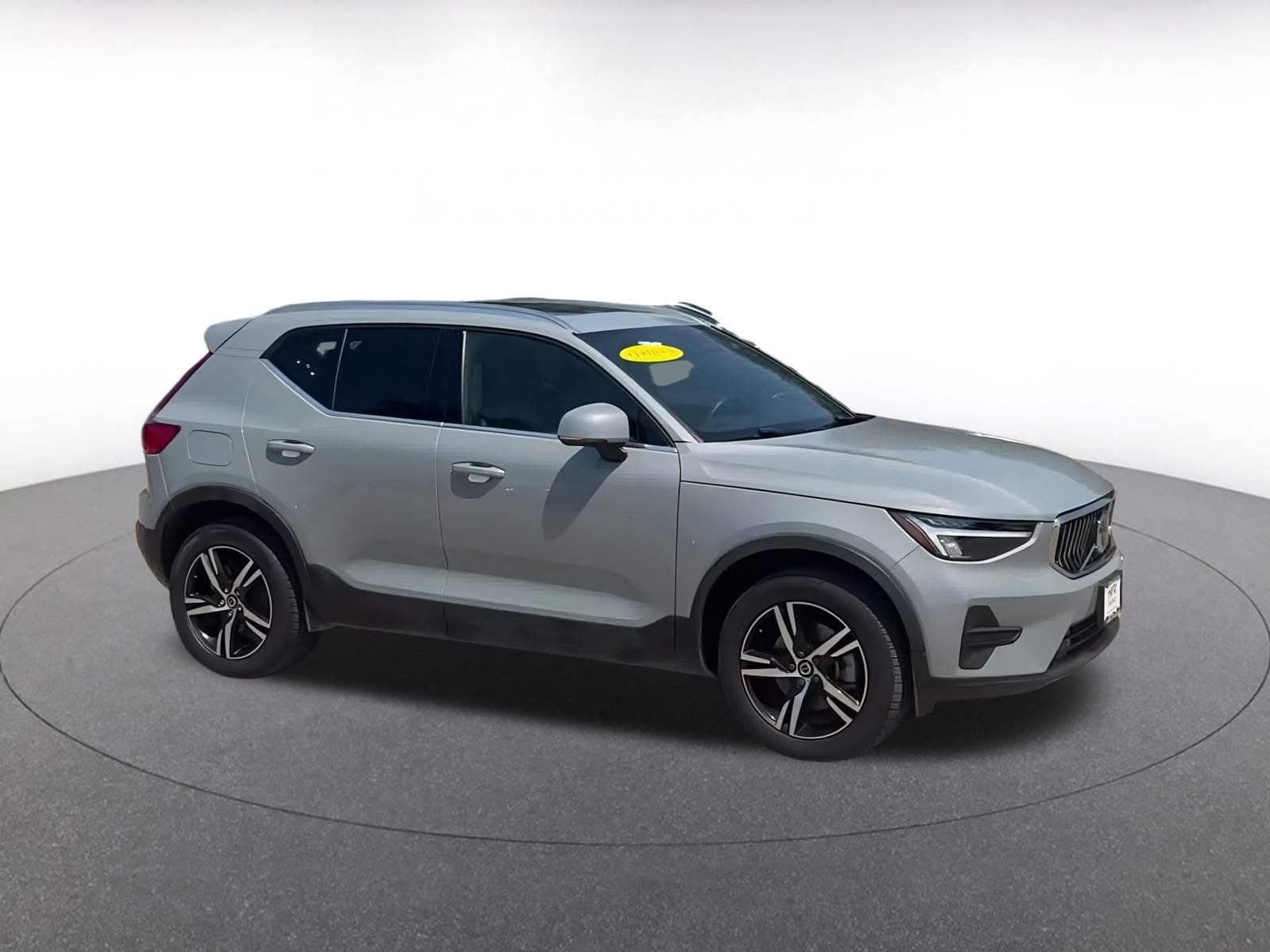 Thumbnail: 2024 Volvo XC40 - 2