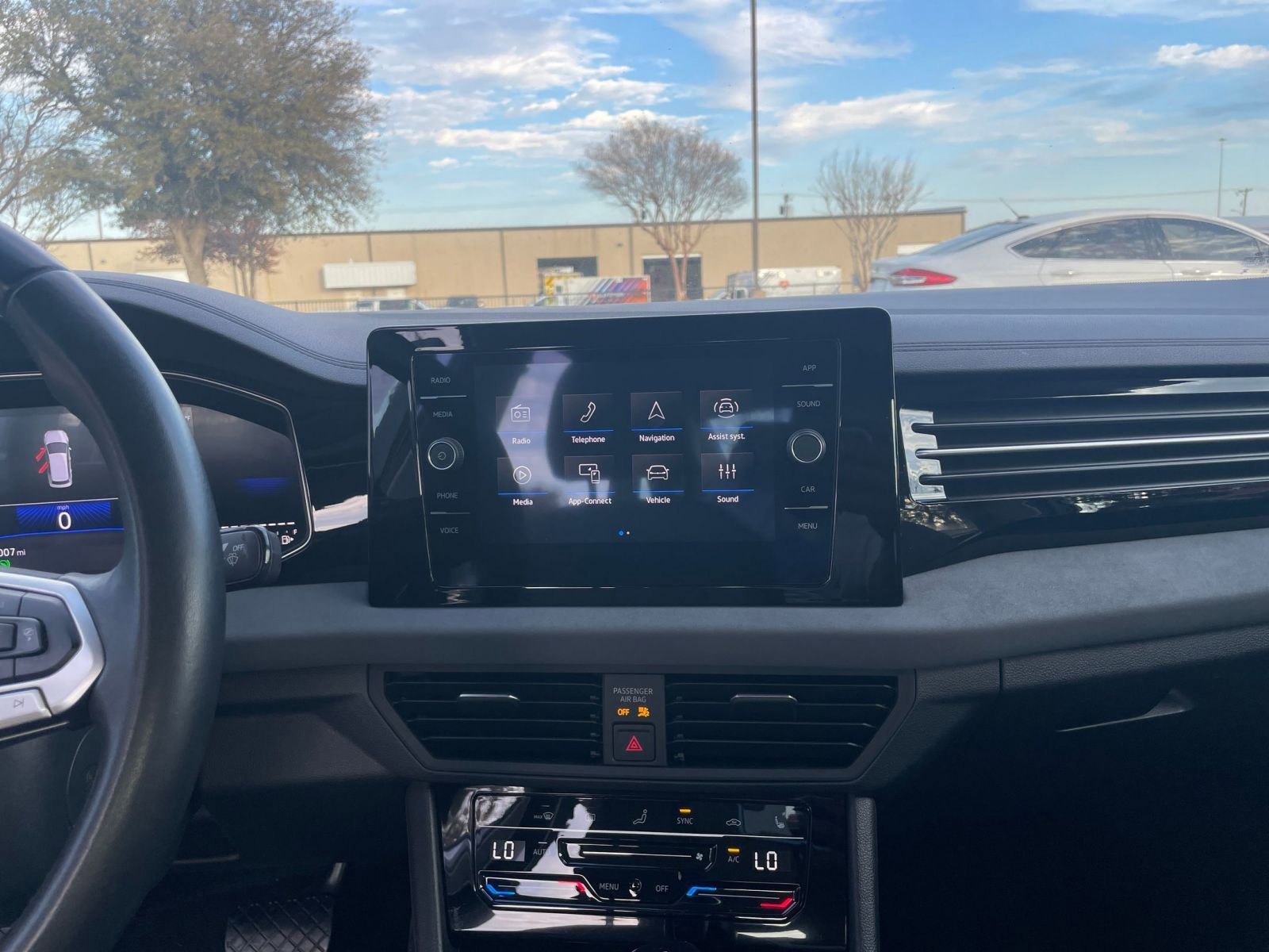 Thumbnail: 2025 Volkswagen Jetta - 17