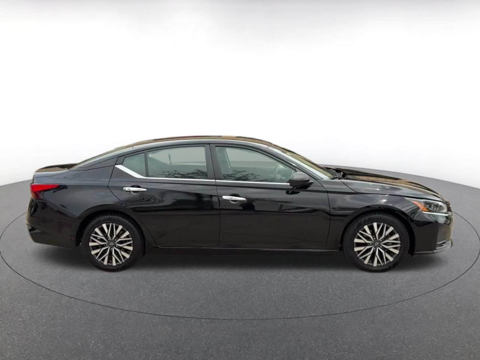 Thumbnail: 2025 Nissan Altima - 15