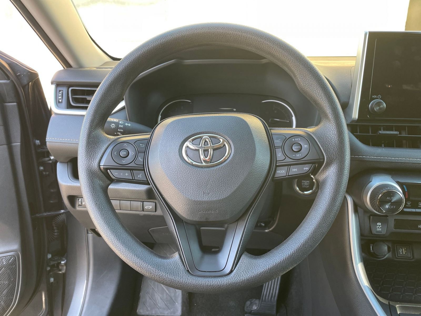 Thumbnail: 2025 Toyota RAV4 - 31