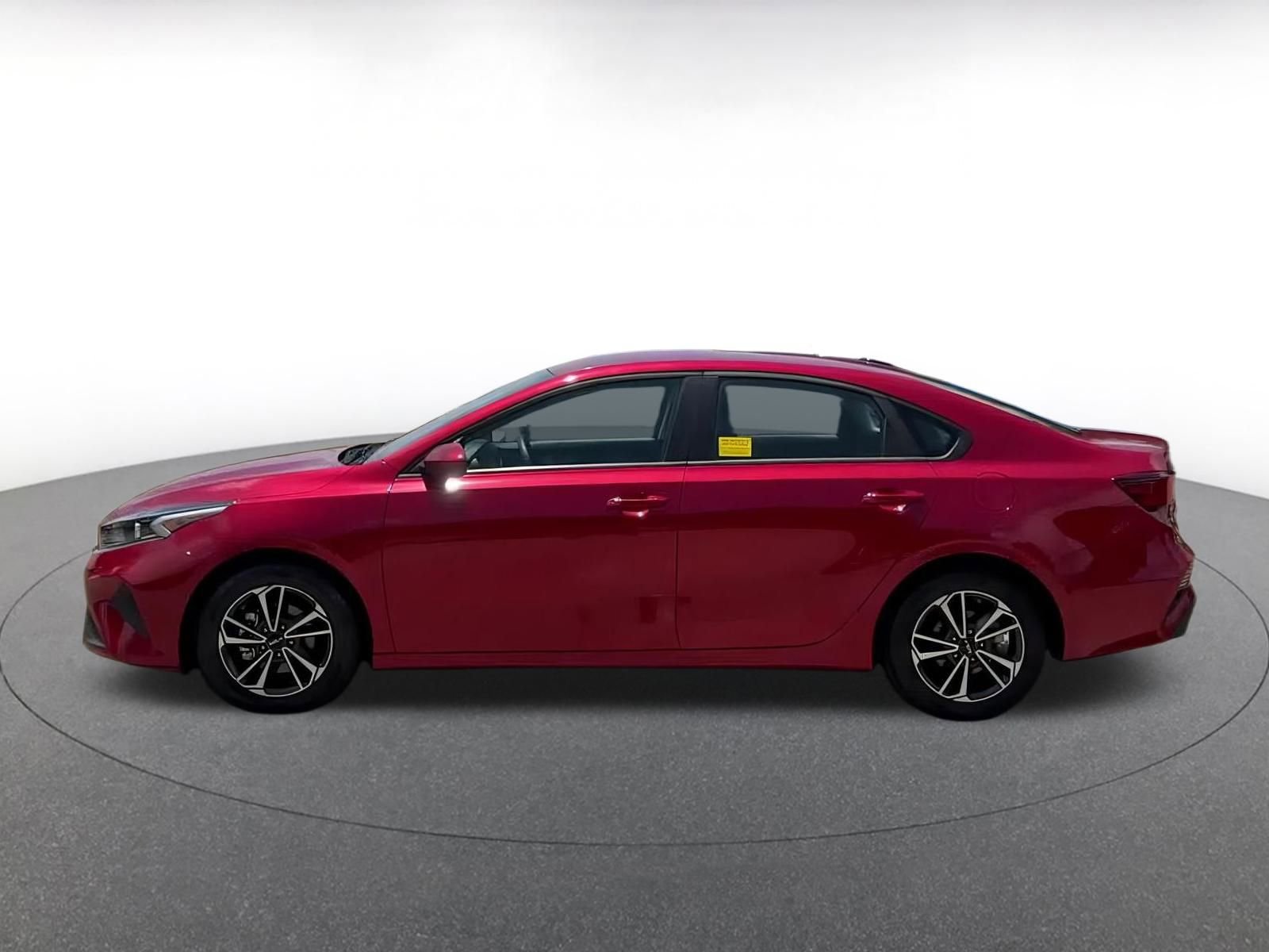 Thumbnail: 2024 Kia Forte - 8