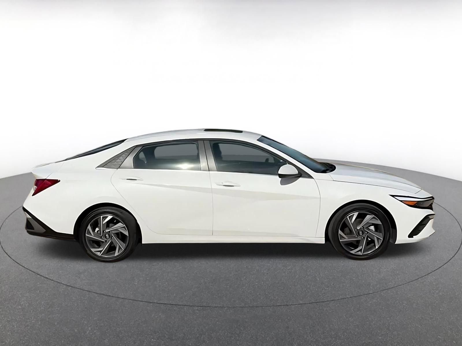 Thumbnail: 2025 Hyundai Elantra - 15