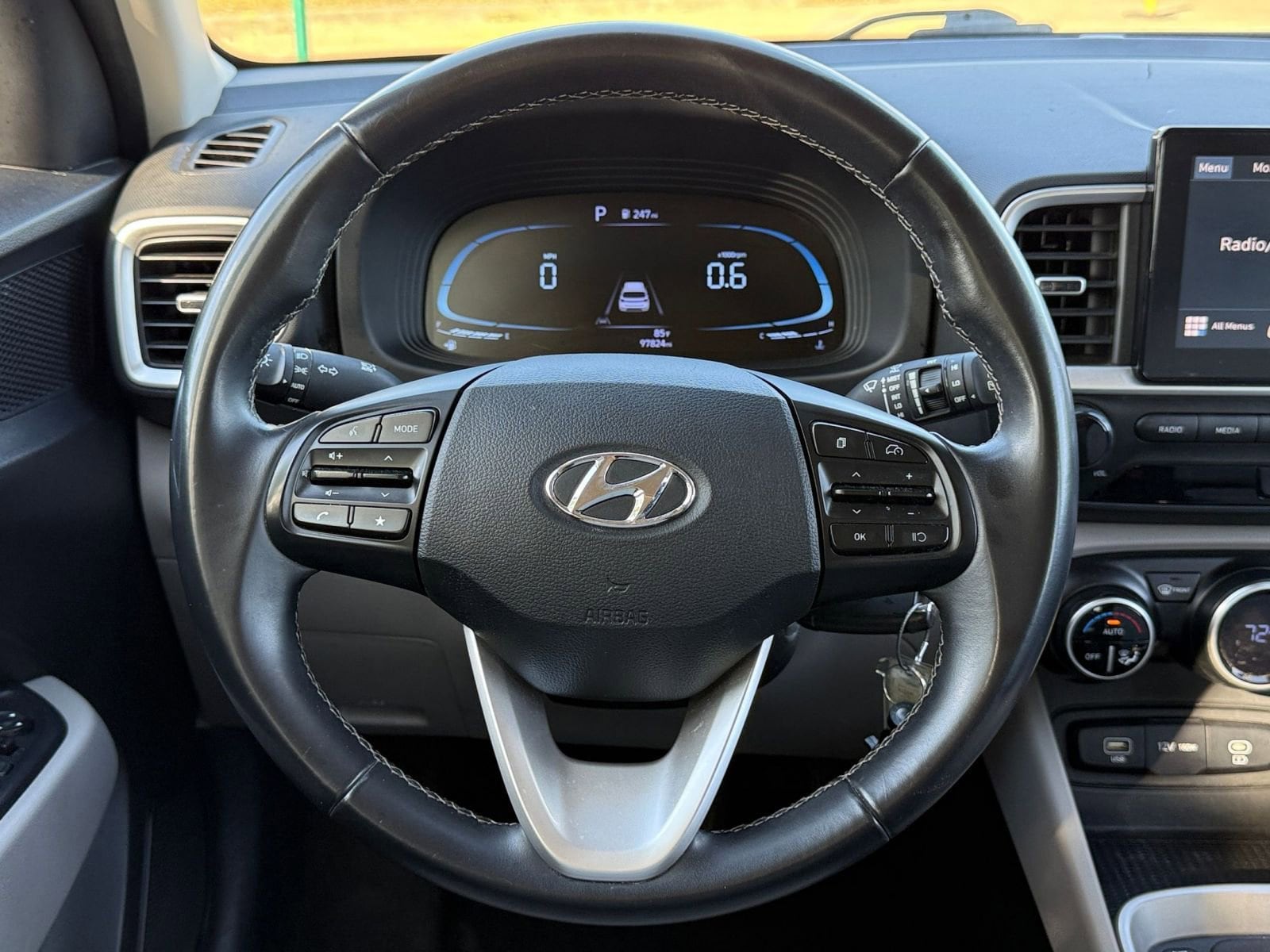 Thumbnail: 2023 Hyundai Venue - 28