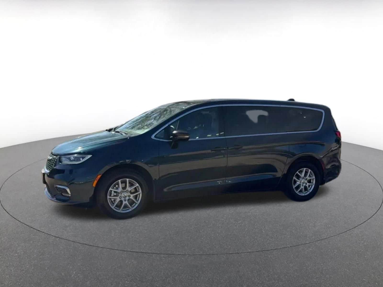 Thumbnail: 2025 Chrysler Pacifica - 8