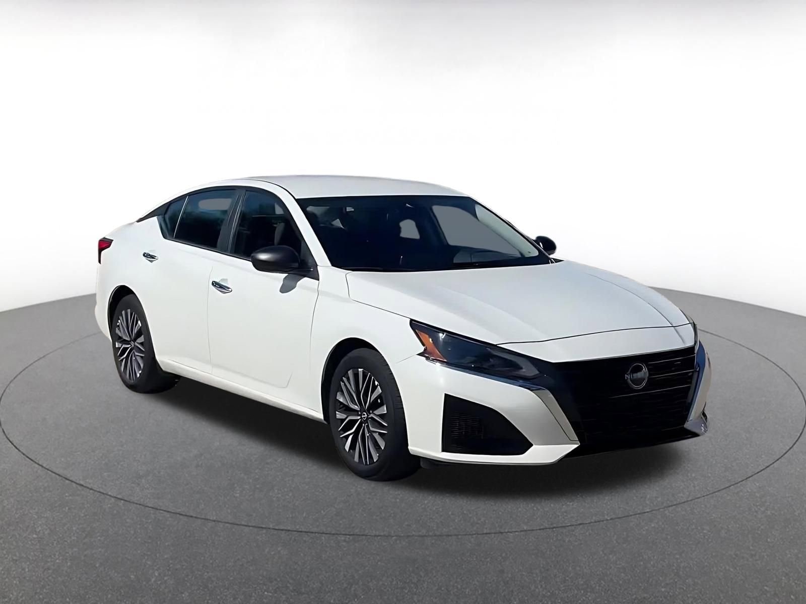 Thumbnail: 2025 Nissan Altima - 3