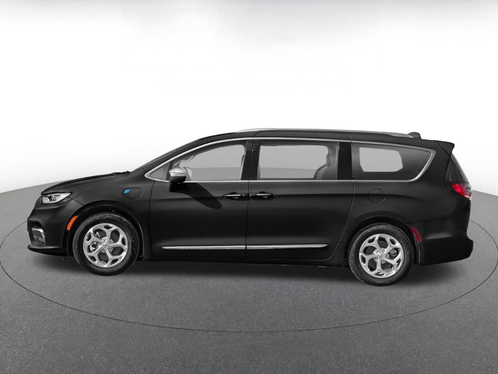 Thumbnail: 2023 Chrysler Pacifica - 3