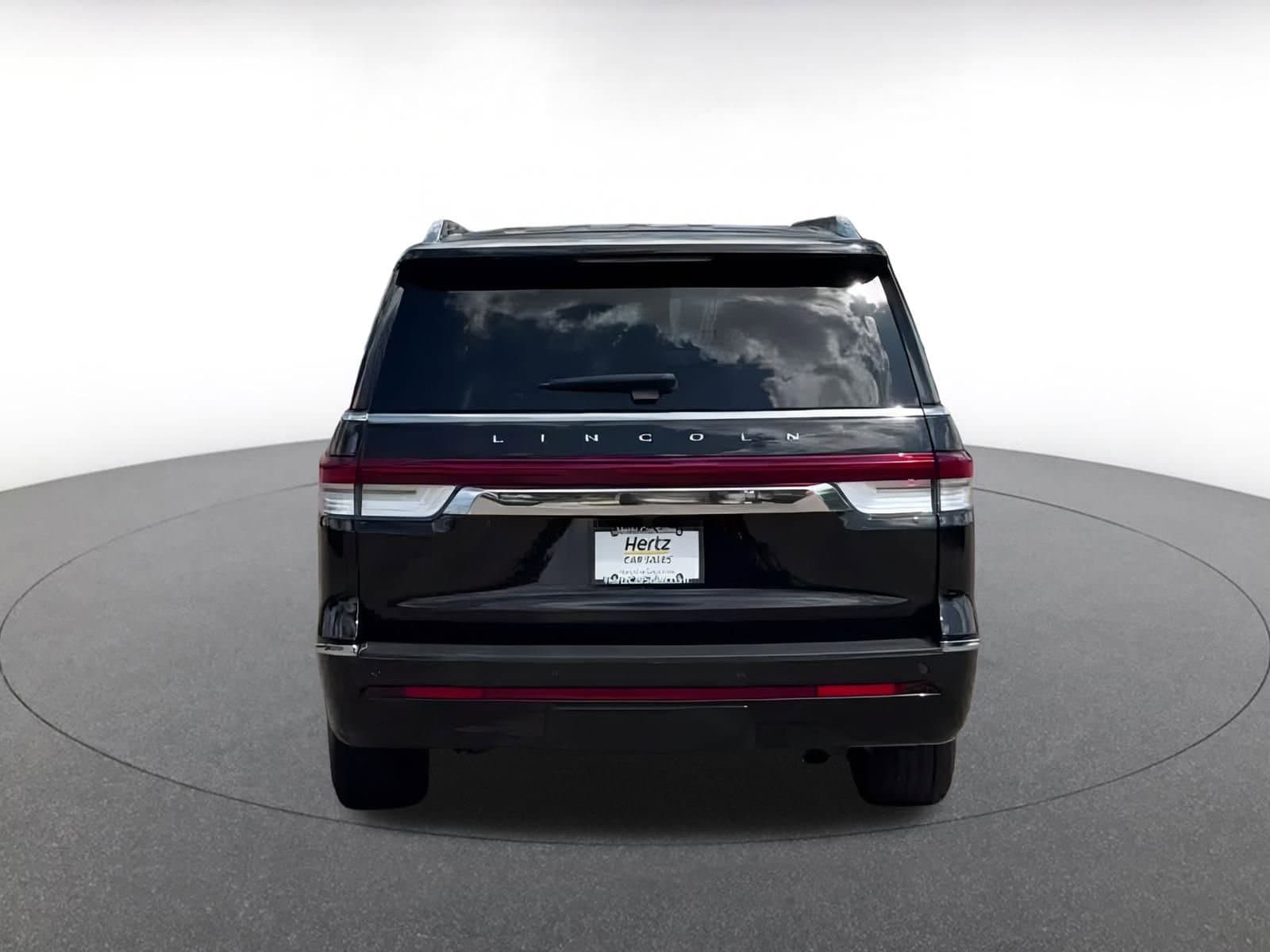 Thumbnail: 2024 Lincoln Navigator L - 12
