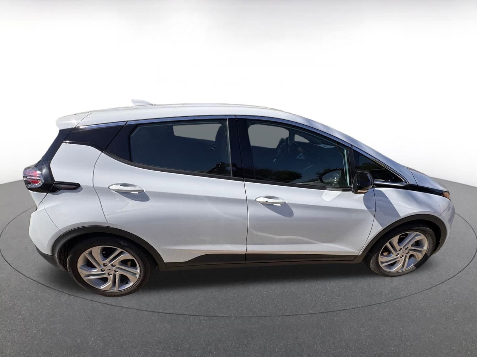 Thumbnail: 2023 Chevrolet Bolt EV - 5