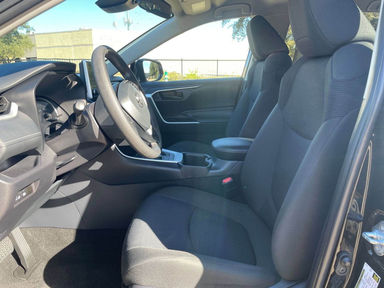 Thumbnail: 2025 Toyota RAV4 - 27