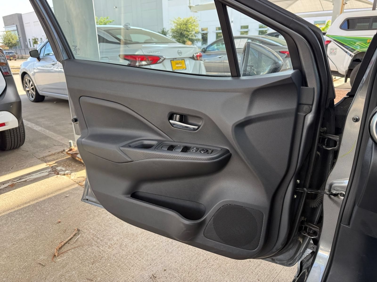 2025 Nissan Versa Sedan SV - Photo 15