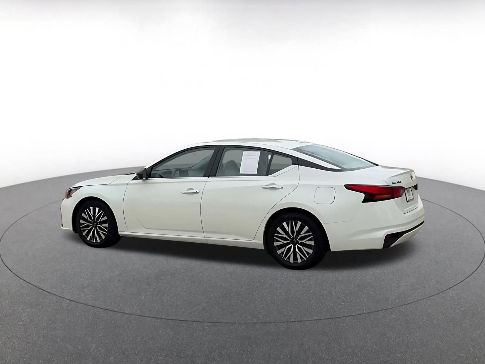 Thumbnail: 2025 Nissan Altima - 10