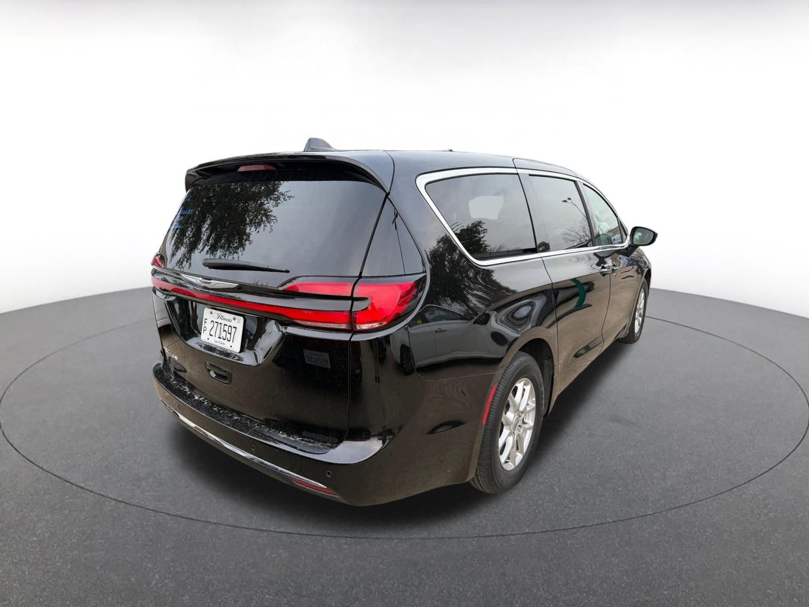 Thumbnail: 2025 Chrysler Pacifica - 4