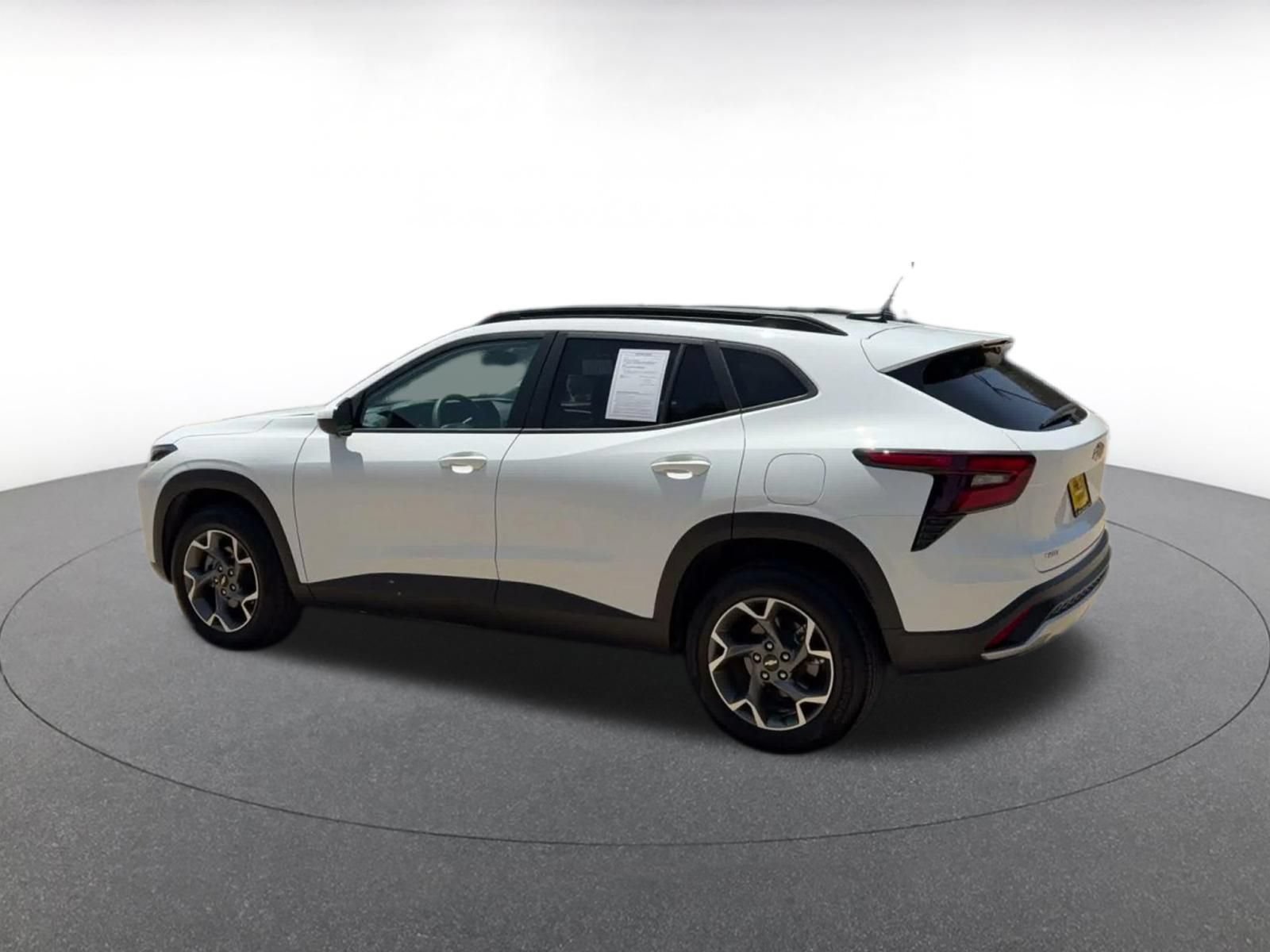 Thumbnail: 2025 Chevrolet Trax - 10