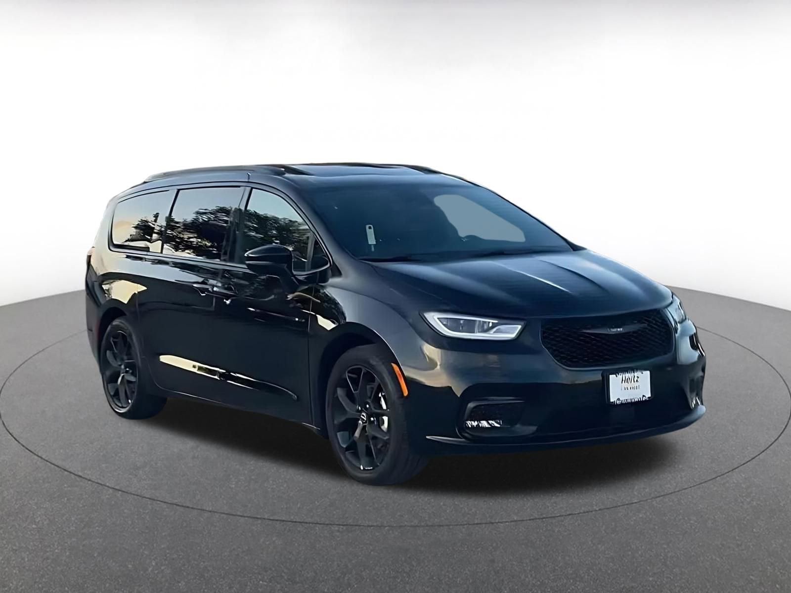 Thumbnail: 2025 Chrysler Pacifica - 3