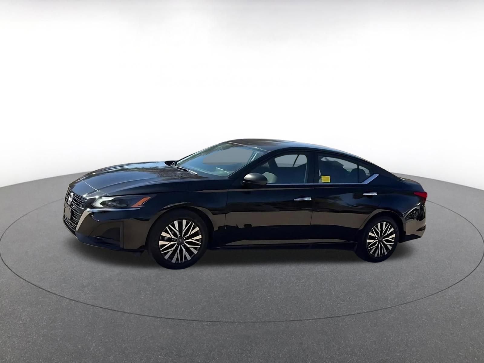 Thumbnail: 2025 Nissan Altima - 8
