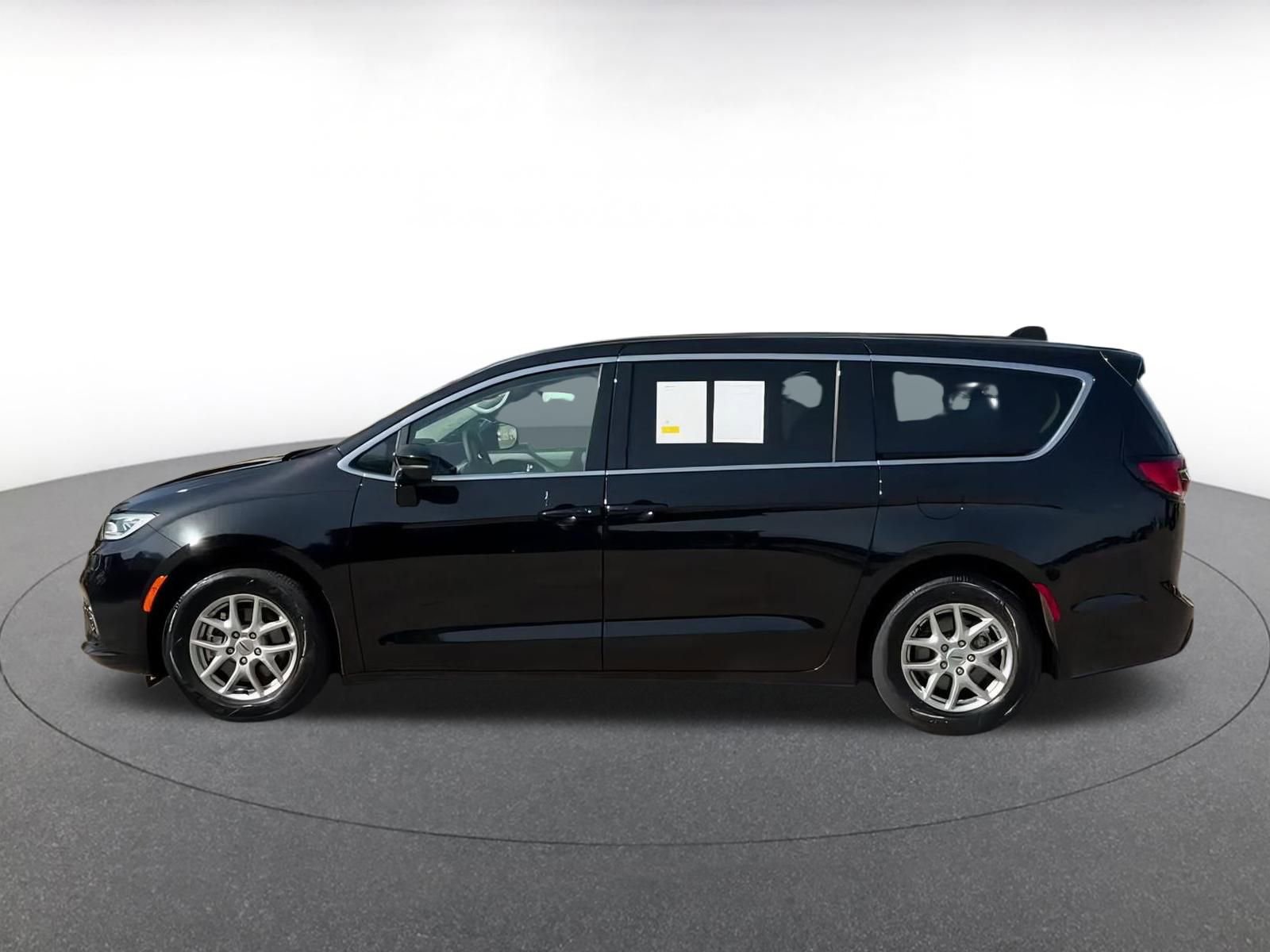 Thumbnail: 2024 Chrysler Pacifica - 9