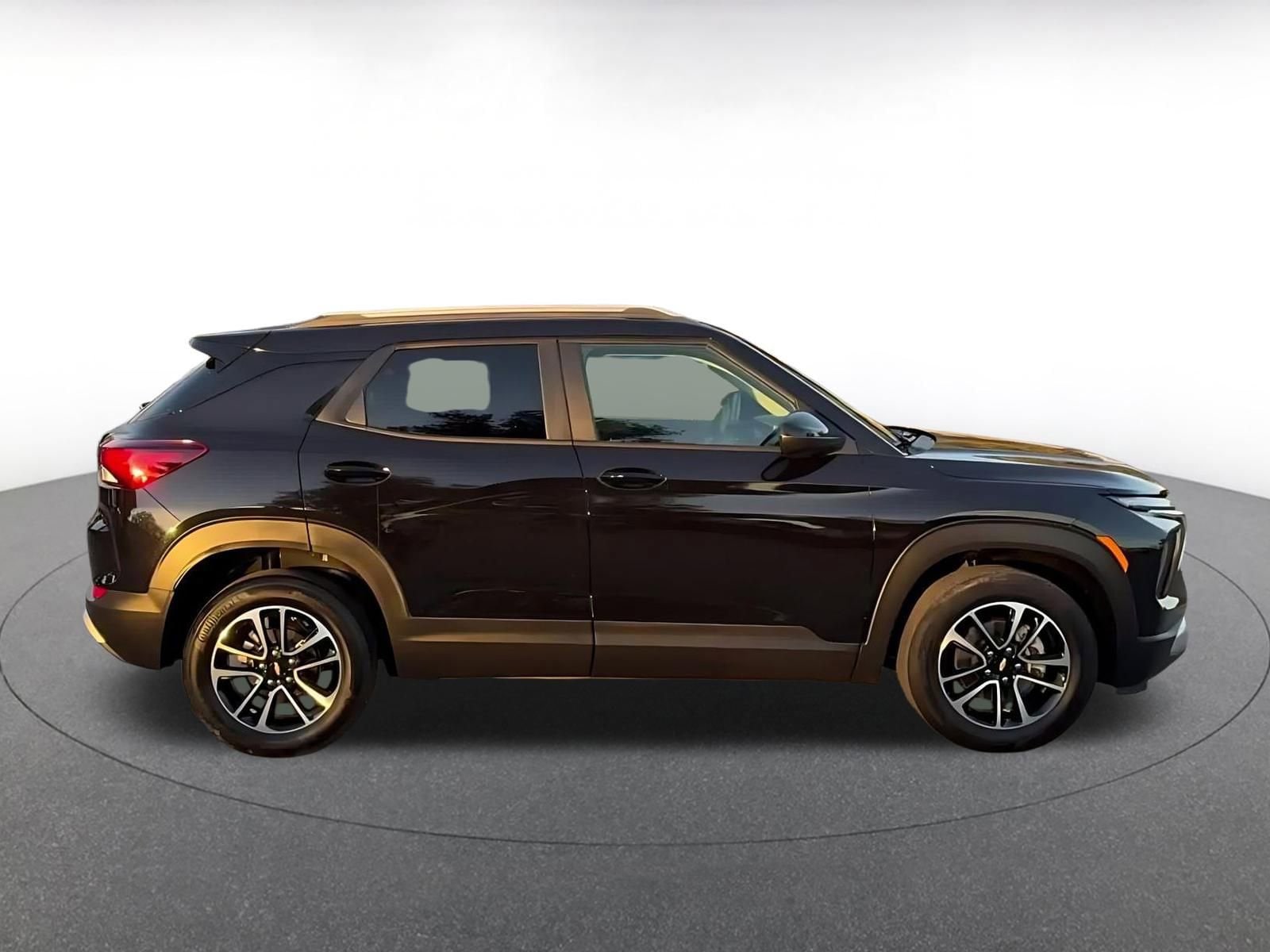 Thumbnail: 2025 Chevrolet TrailBlazer - 16