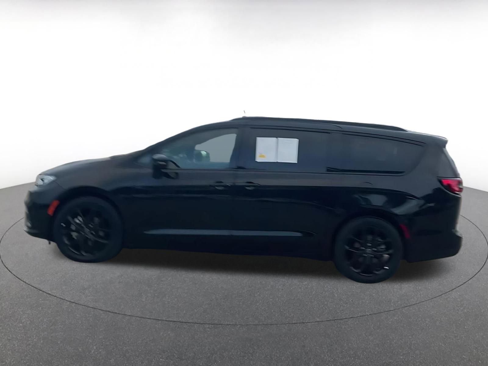Thumbnail: 2025 Chrysler Pacifica - 9