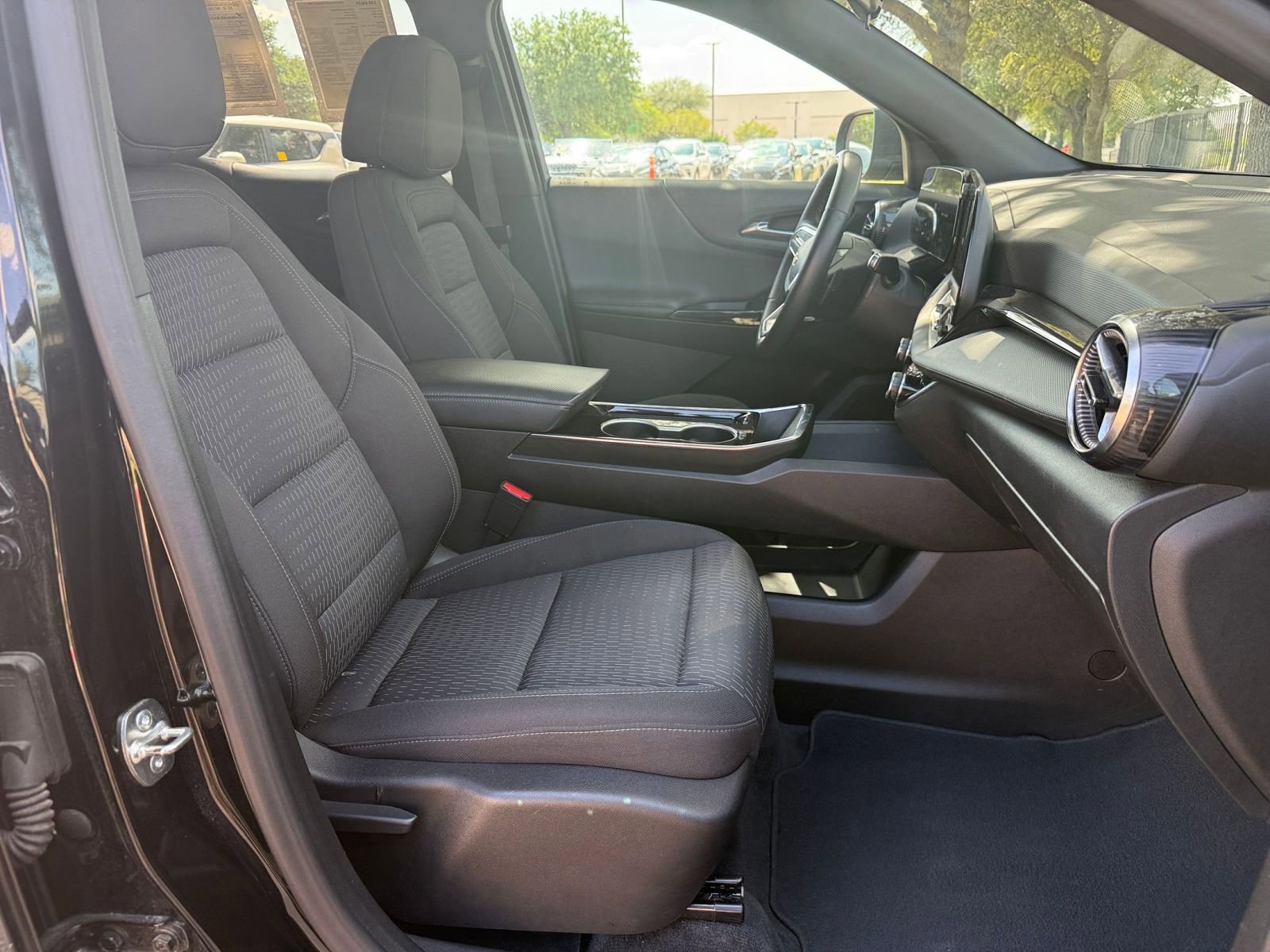 2025 Chevrolet Equinox LT - Photo 37
