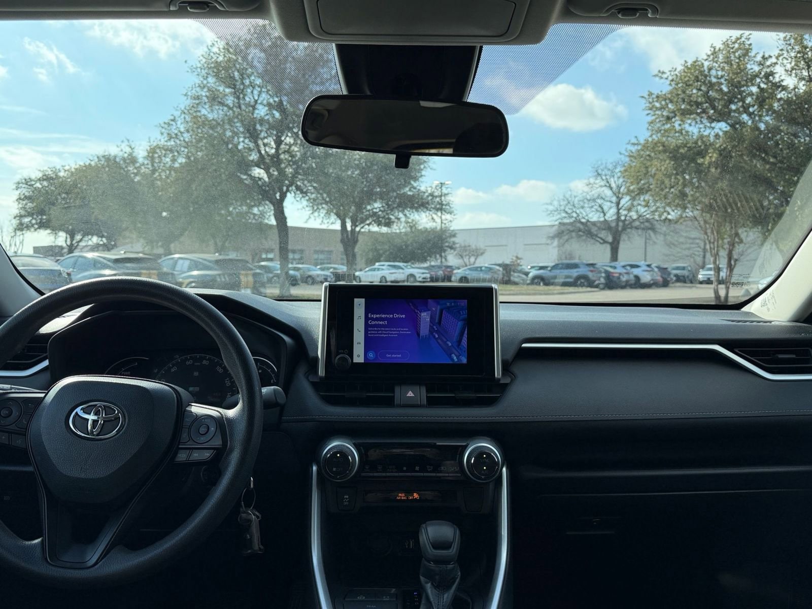 Thumbnail: 2025 Toyota RAV4 - 33