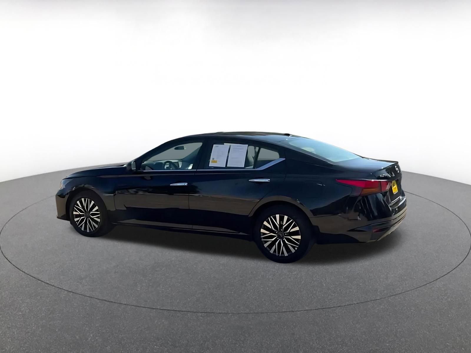Thumbnail: 2025 Nissan Altima - 10