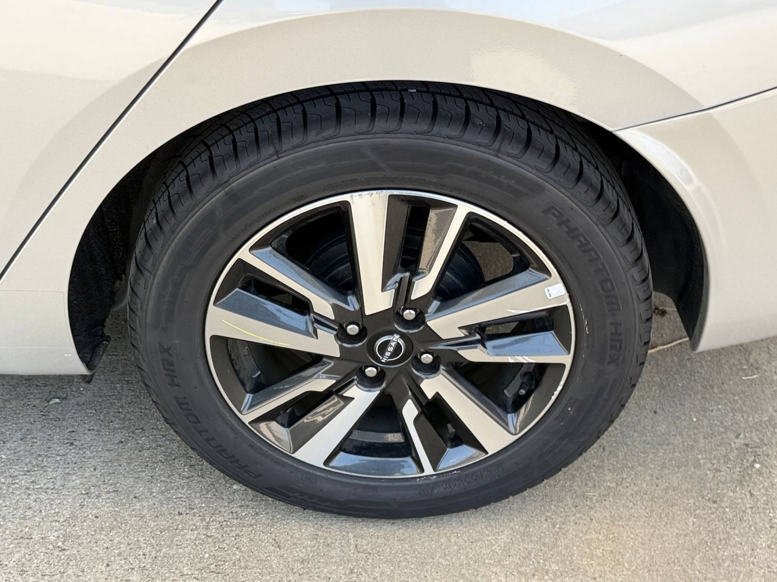 2025 Nissan Versa Sedan SV - Photo 30