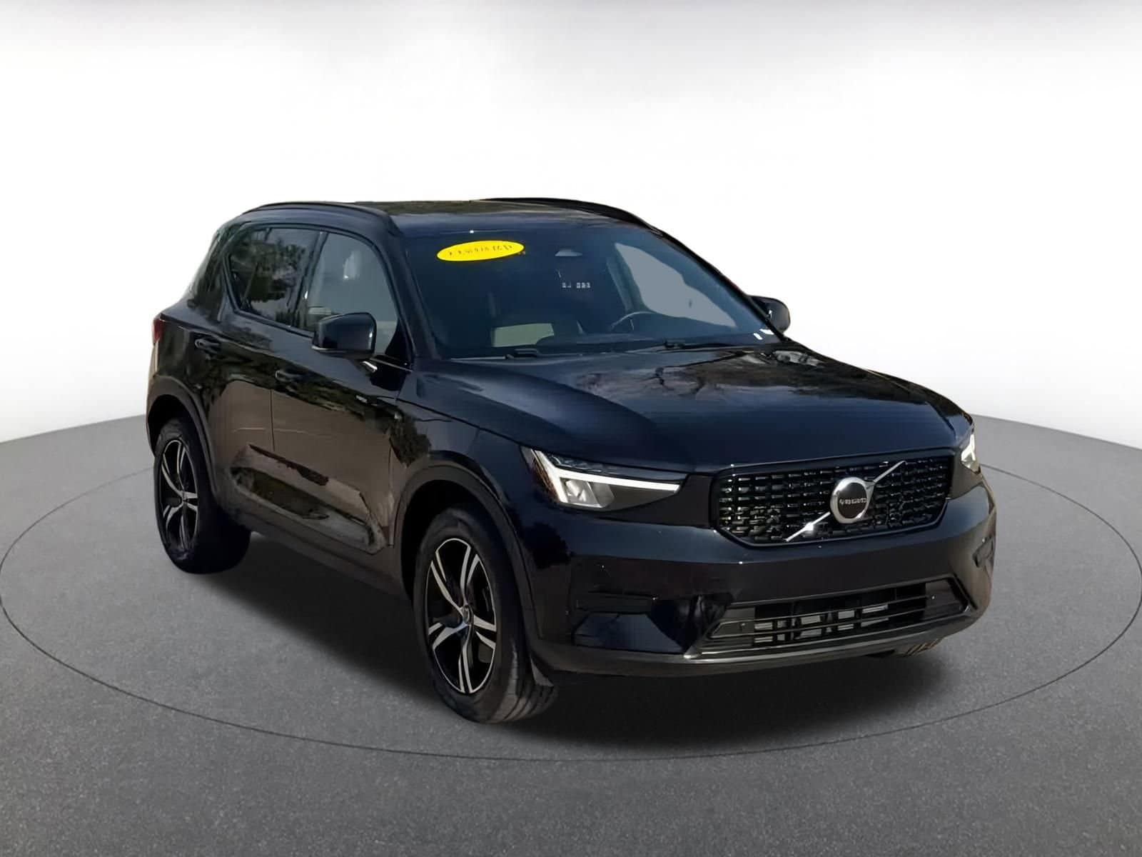 Thumbnail: 2024 Volvo XC40 - 3