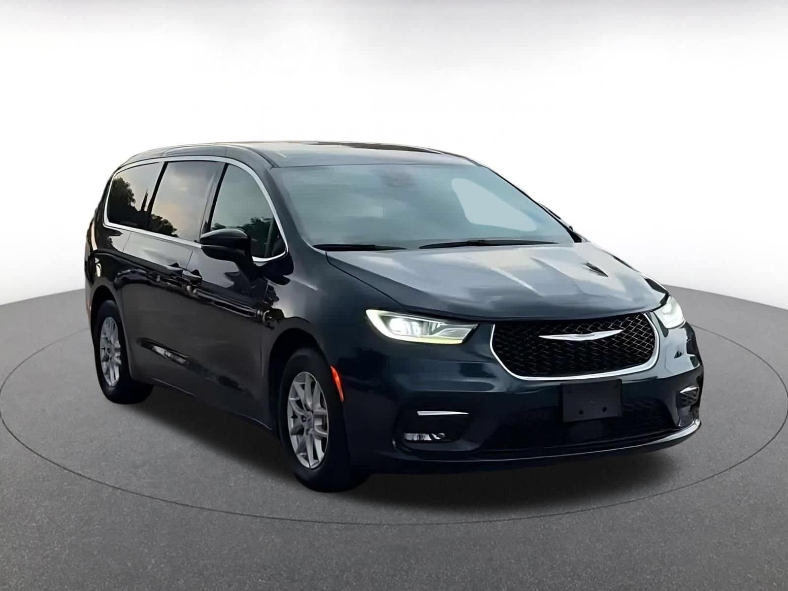Thumbnail: 2025 Chrysler Pacifica - 3