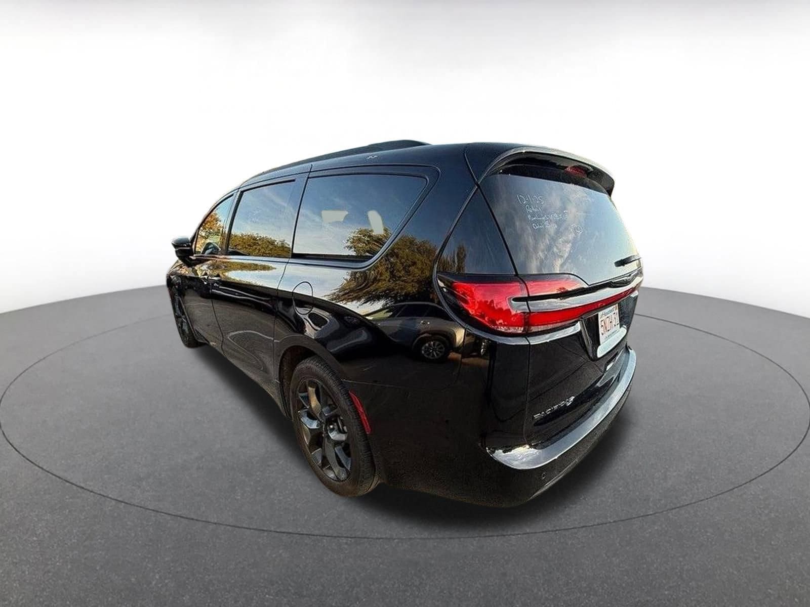 Thumbnail: 2025 Chrysler Pacifica - 4