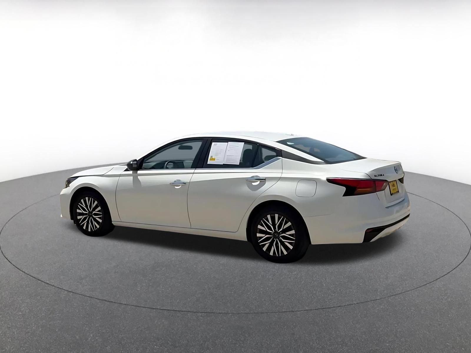 Thumbnail: 2025 Nissan Altima - 10